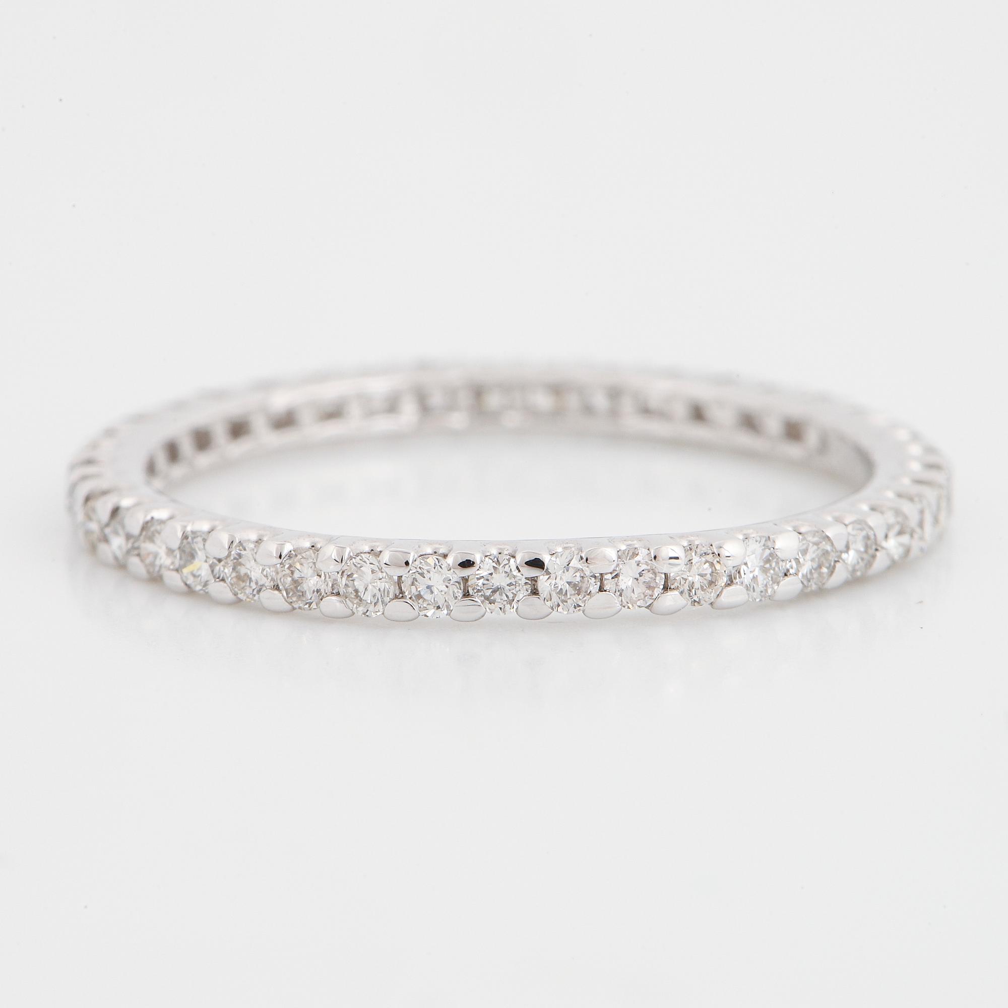 ALLIANSRING, tunn, 18K vitguld med runda briljantslipade diamanter.