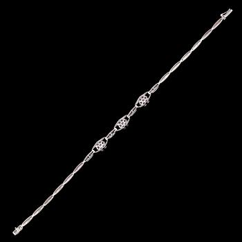 ARMBAND, 18 k vitguld, diamanter tot 0.92 ct.