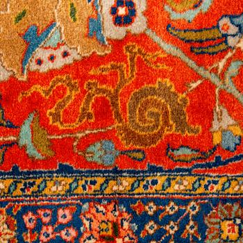 Matta, semiantik Täbris, ca 528-535 x 346,5-352,5 cm, signerad Farhan.