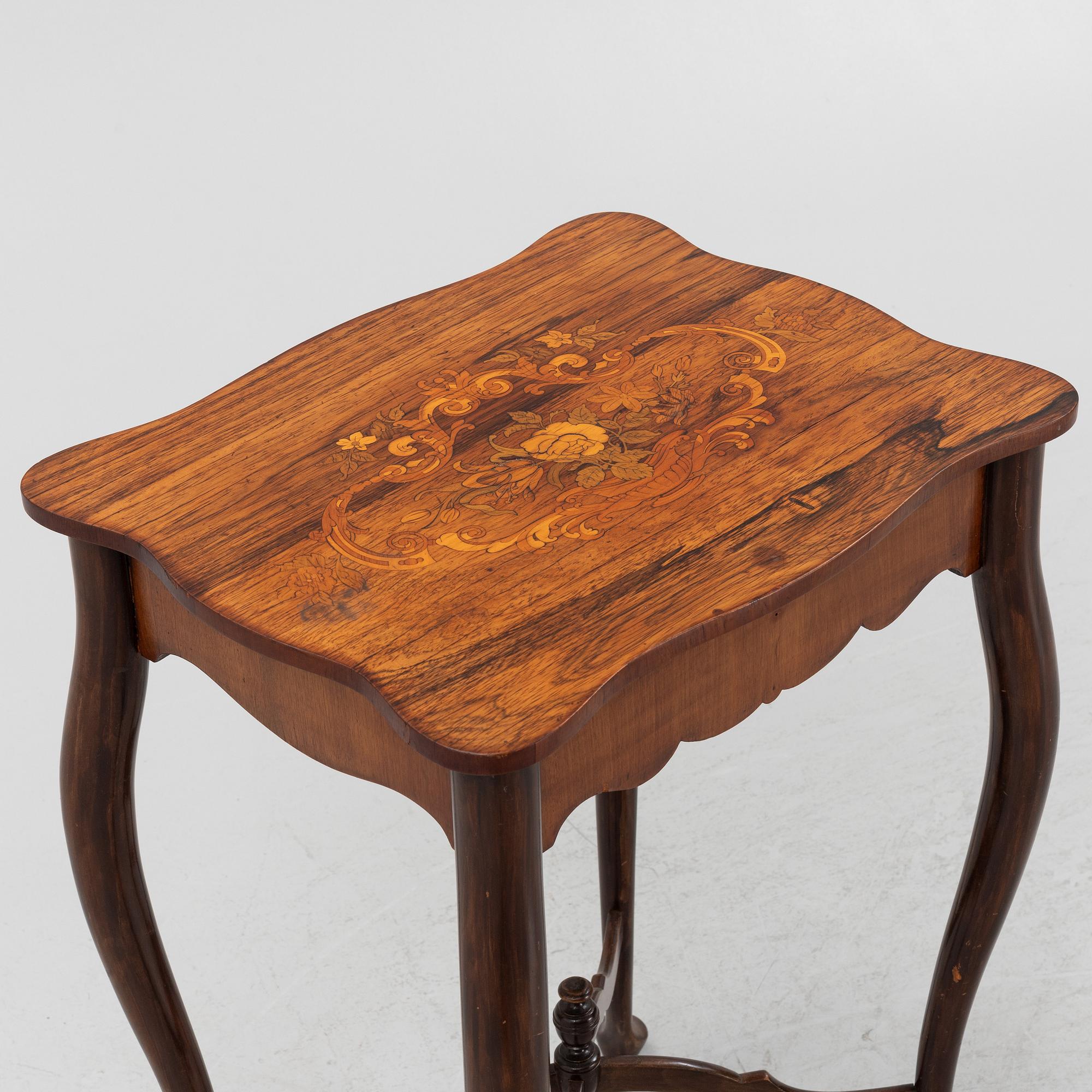 A Rococo style rosewood-veneered and mahogany sewing table, early 20th century.