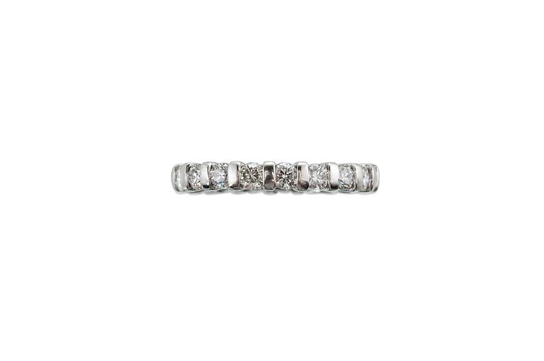 ALLIANSRING, Palladium, 19 st briljantslipade diamanter ca 1,66 ct totalt. Vikt ca 4,0 g.