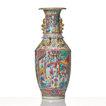 A large Canton famille rose vase, Qing dynasty, 19th Century.