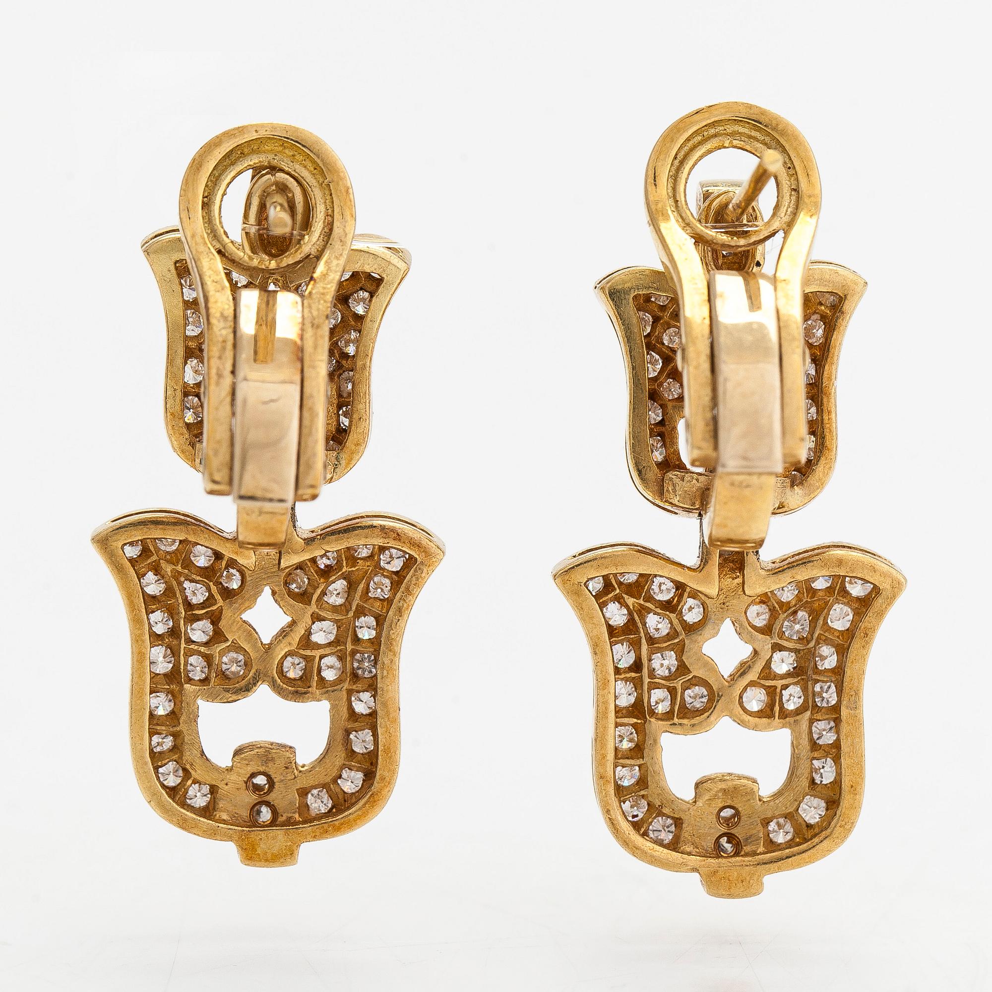 A pair of ca 18K gold earrings with diamonds totaling approximately 1.16 ct.