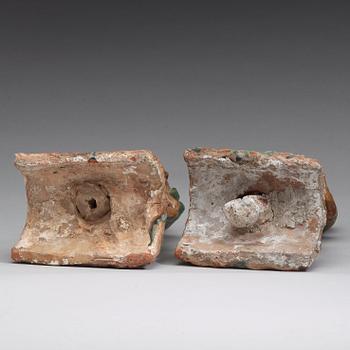 Two green and yellow glazed rofe tile figures, Ming dynasty (1368-1644).