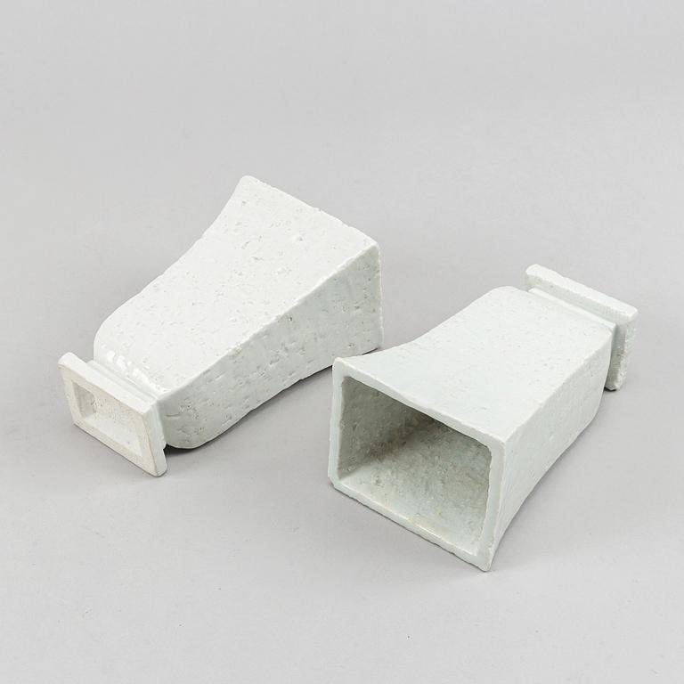 Gunnar Nylund, a pair of two stoneware vases, Röstrand, Sweden.