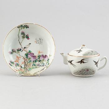 A Chinese porcelain teapot and a bowl mark of Guangxu, 20th century.