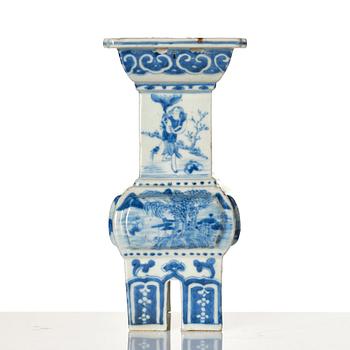 A blue and white incense burner, Qing dynasty, 19th century.