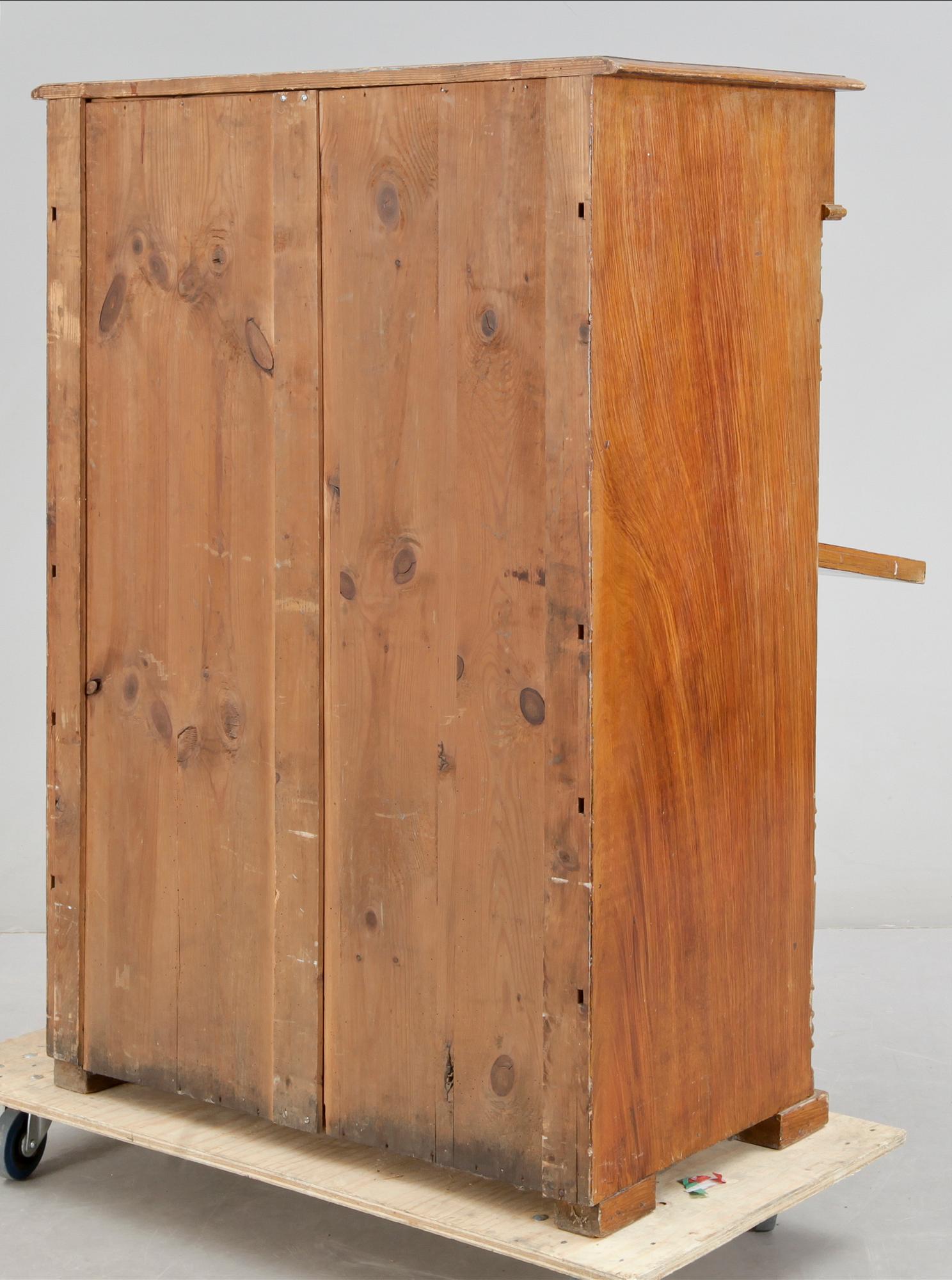 CHIFFONJÉ, nyrenässans, 1800-talets andra hälft.