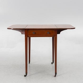 Pembroke table, England, 19th century.