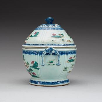 A famille rose and under glaze blue tureen with cover, Qing dynasty, Qianlong (1736-95).