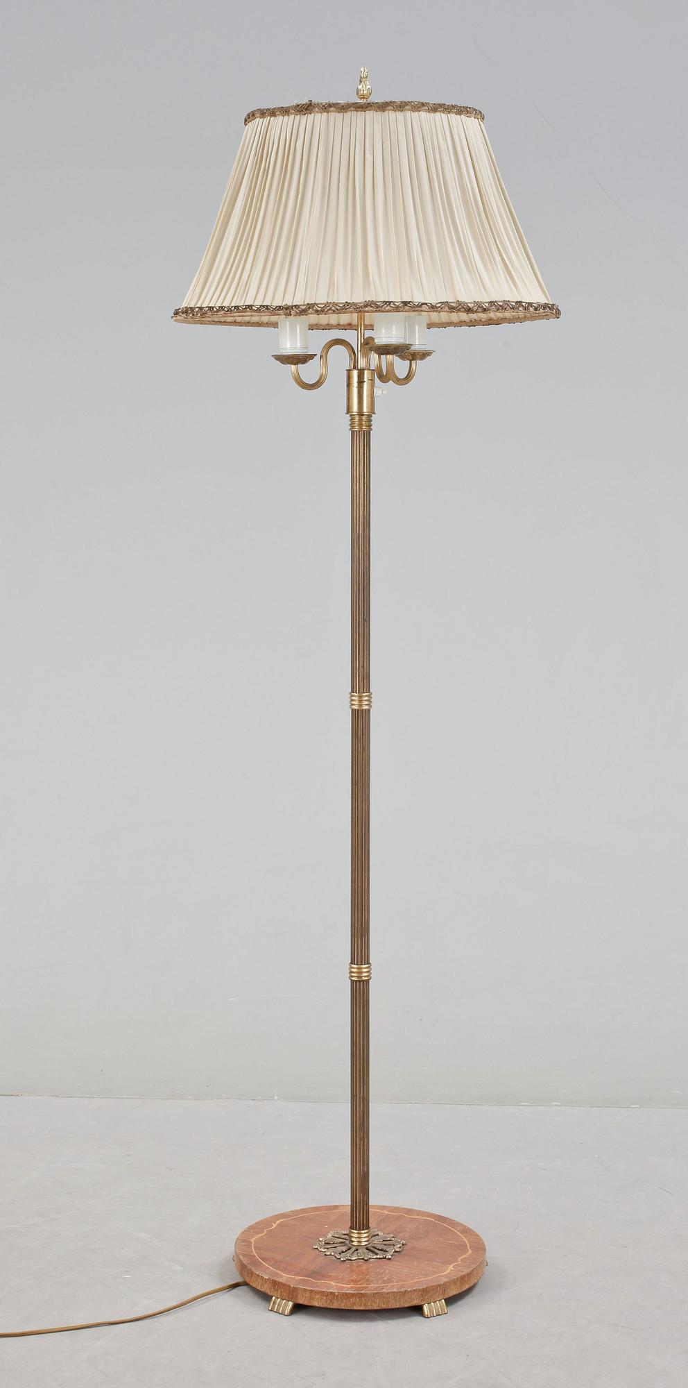GOLVLAMPA, 1900-talets mitt.