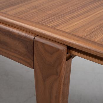 Matbord "S-table", Gubi, samtida.