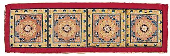 188. MEDITATIONSMATTA, antik Ningxia, Kina, sen Qing, ca 230 x 59 cm (samt sidorna med 7-8 cm tyg).