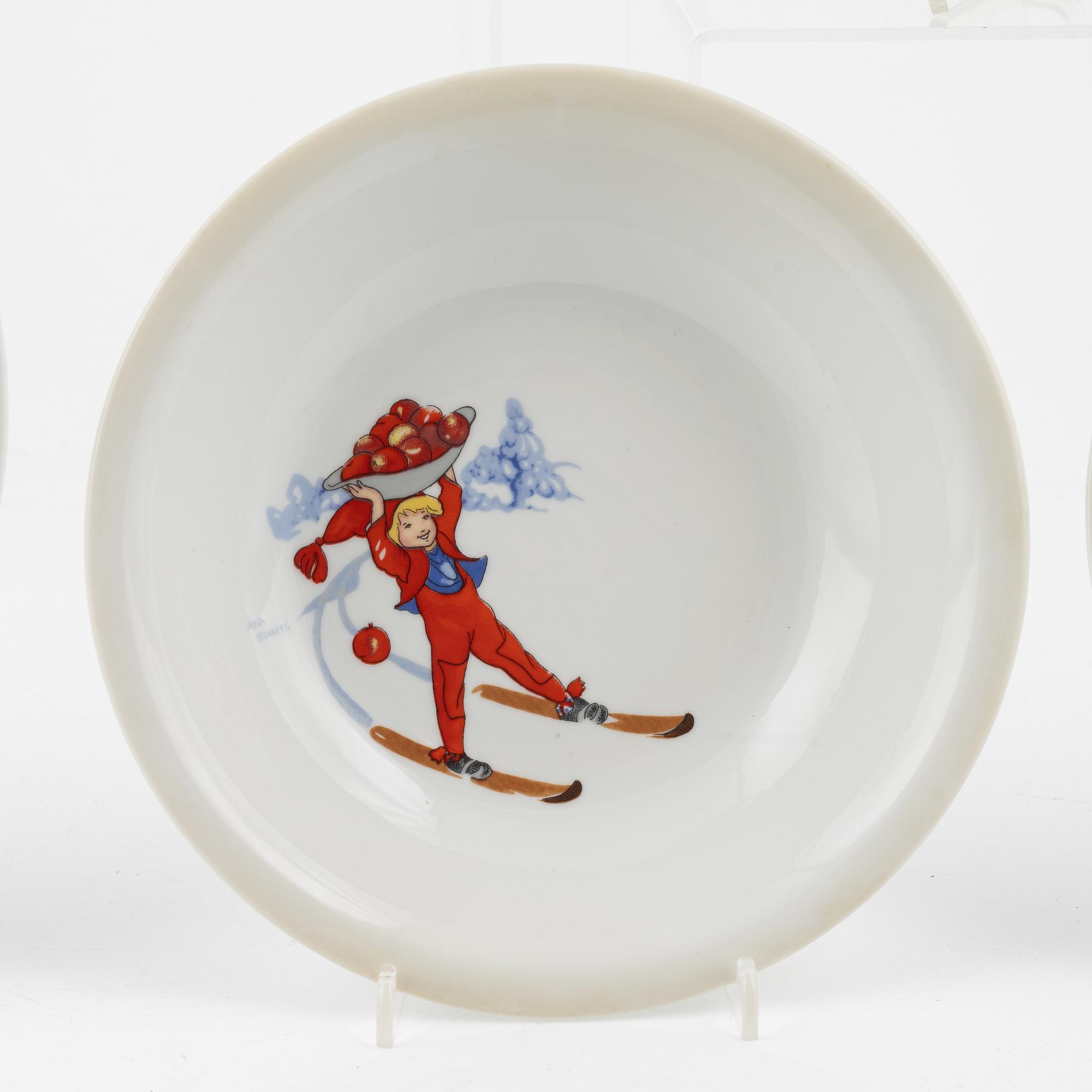 Aina Stenberg, servis, 38 delar, porslin, "Tomtejul", Rörstrand.