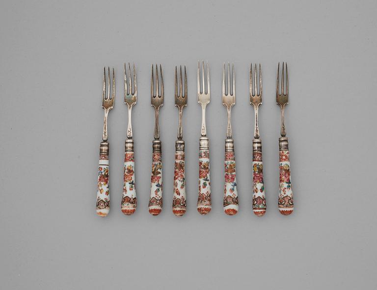 Bestick, 28 stycken, med porslinskaft. Qingdynastin, Qianlong (1736-95).