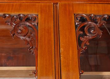 BOKSKÅP, 1800-talets mitt/andra hälft.