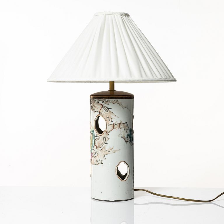 A Chinese porcelain hatstand / table lamp, 20th century.