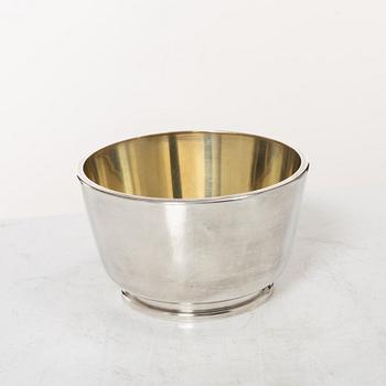 A 3-piece Swedish silver coffee service, marks of CG Hallberg, Stockholm 1947.