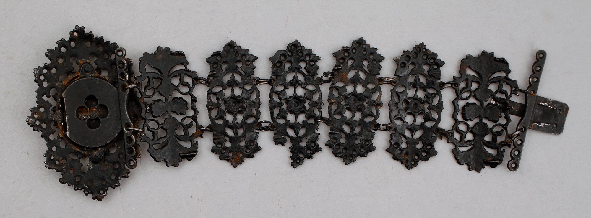 ARMBAND, järn, Berlin, 1800-talets första hälft.