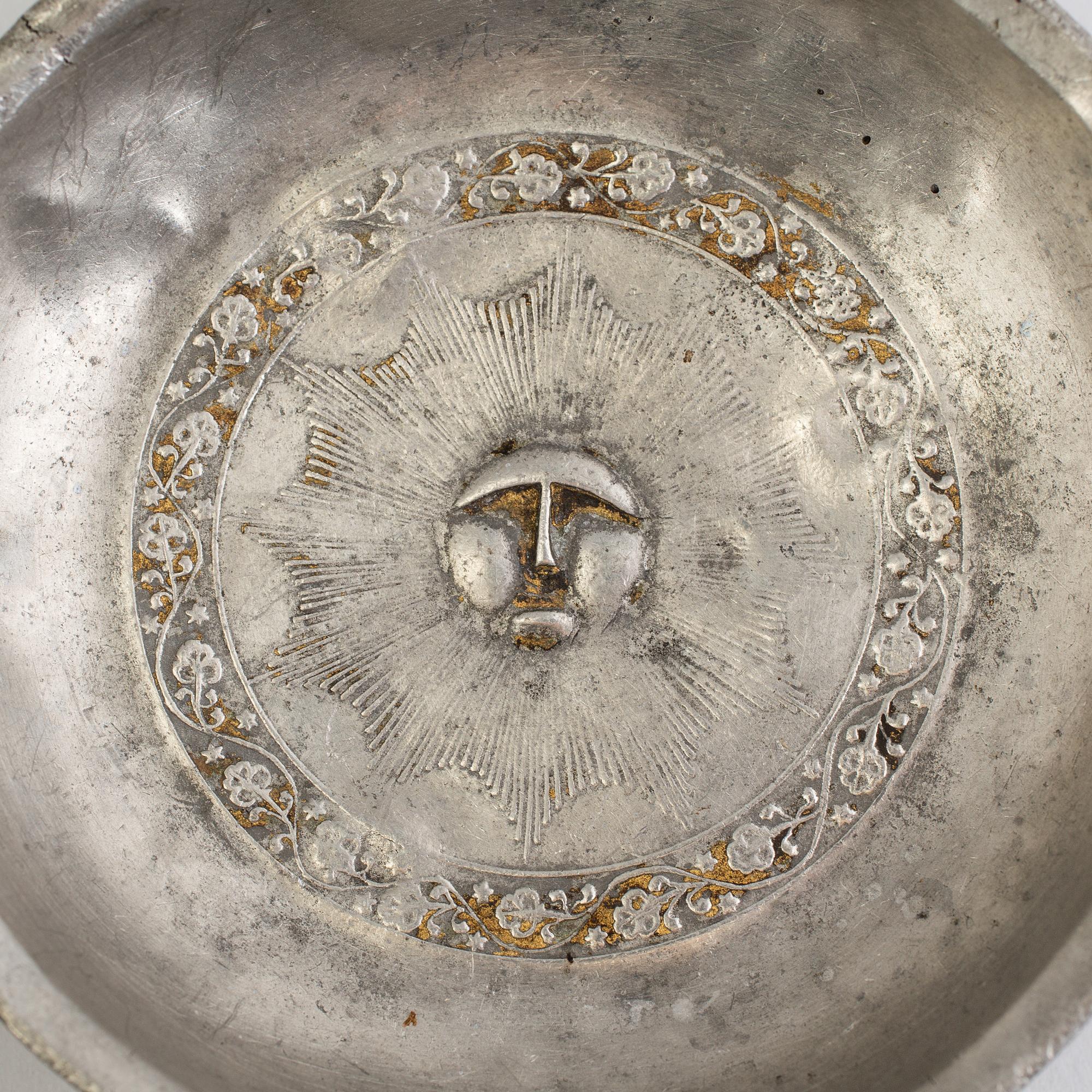AN EMPIRE PEWTER DISH, first half of the 19th century.