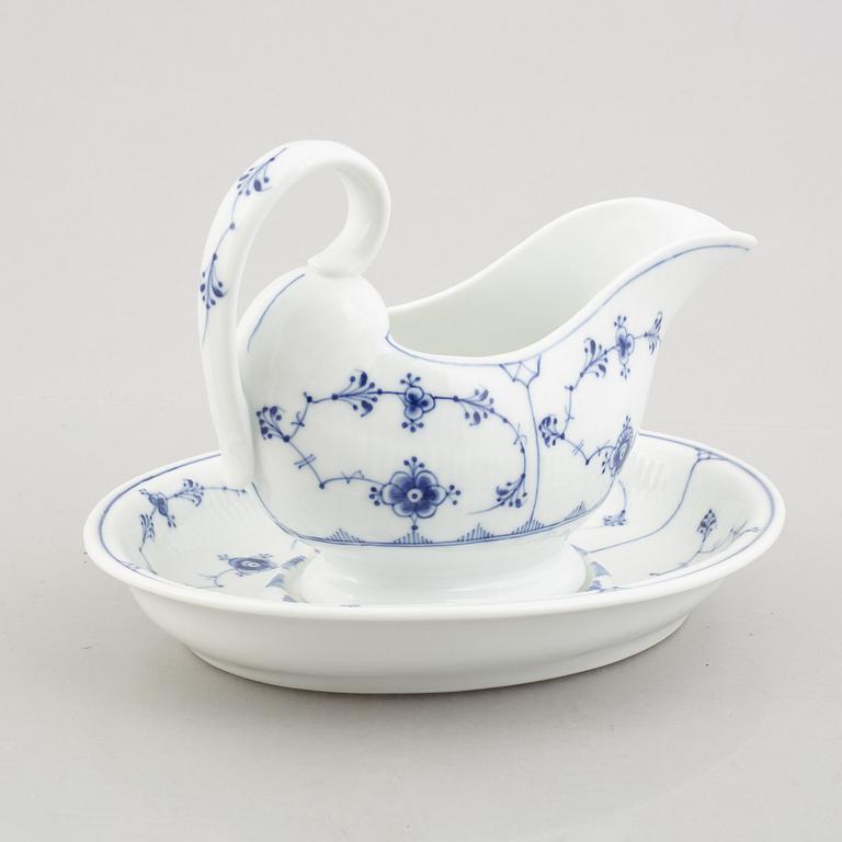 A 'Blue Fluted' / 'Musselmalet' porcelain sauce boat with stand, Royal Copenhagen, model 407, 1893-1900 and 19th century.