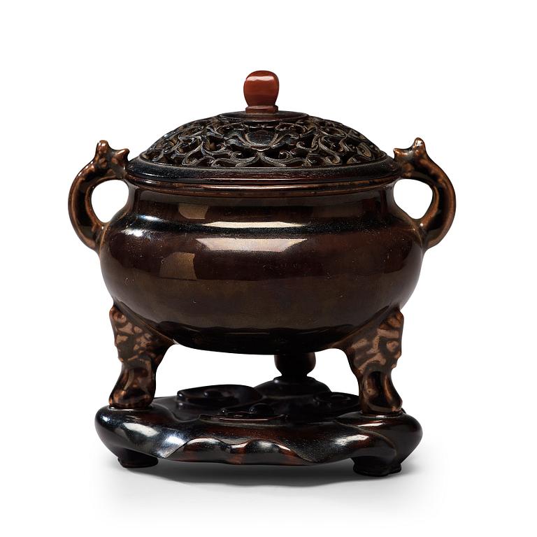 A brownish black-glazed censer, Qing dynasty (1644-1912).