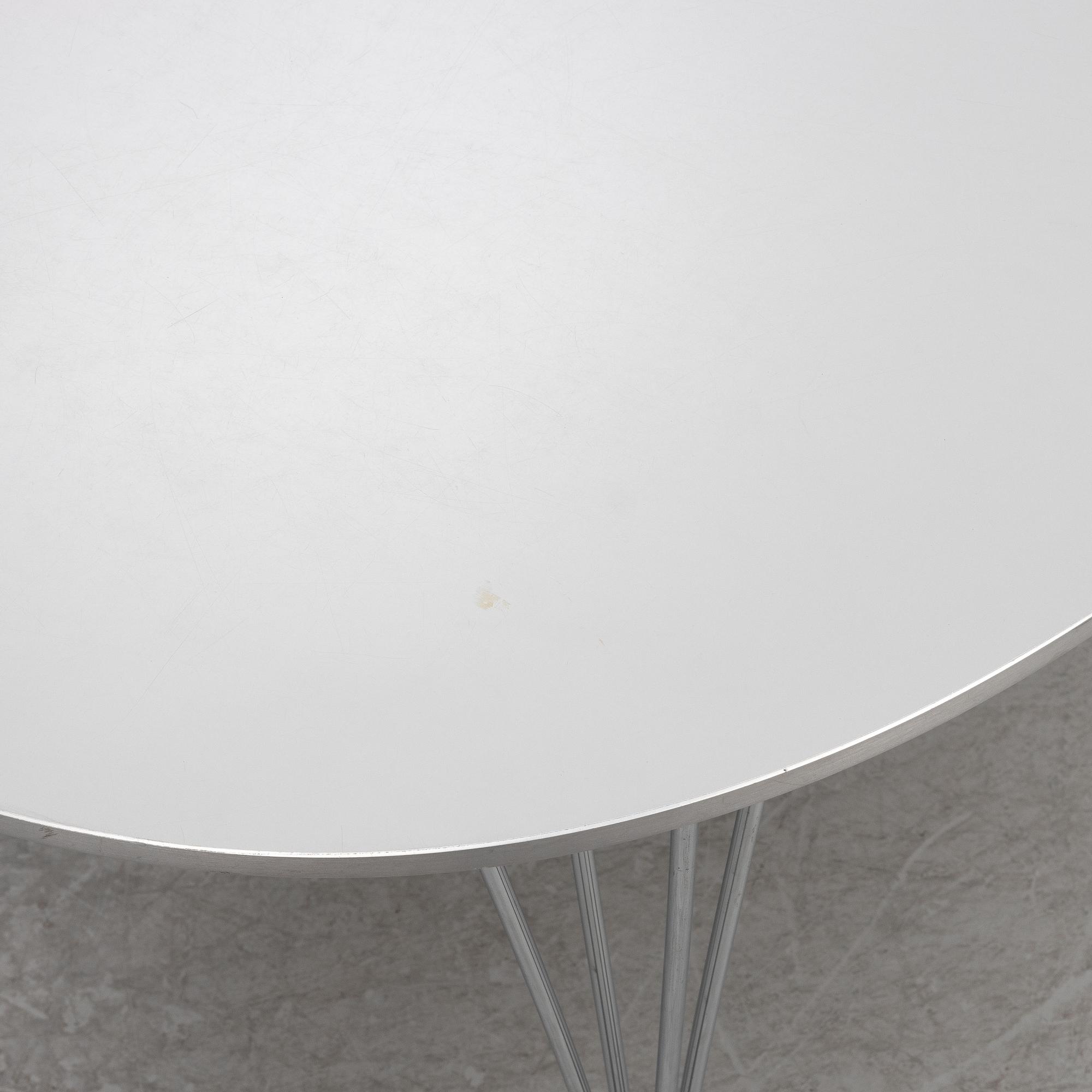 Bruno Mathsson & Piet Hein, matbord, "Superellips", Fritz Hansen, Danmark, daterat 1995.