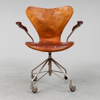ARNE JACOBSEN, kontorsstol,  "Sjuan", Fritz Hansen, 1950-tal.