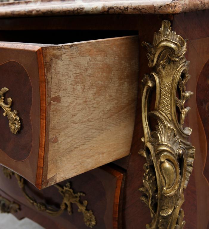 BYRÅ, rokokostil, Frankrike, omkring år 1900.