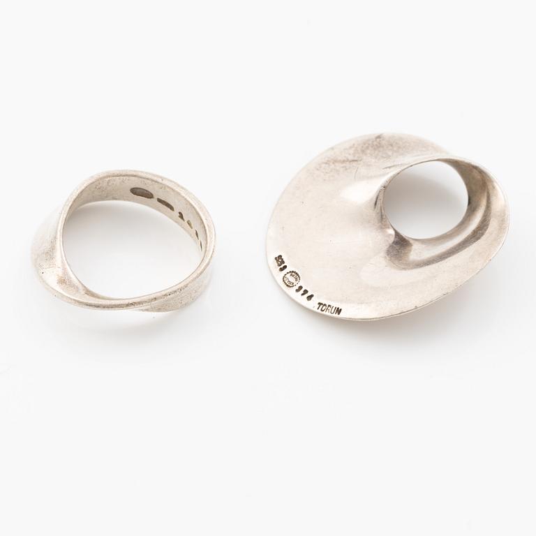 Vivianna Torun Bülow-Hübe, Ring and pendant, "Möbius", silver, Georg Jensen.