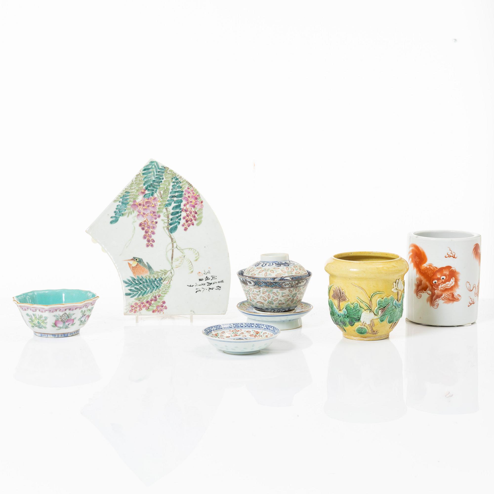A group lot of Chinese porcelain, late Qing dynasty/early 20th century.