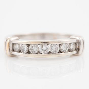 Ring 14K white gold with brilliant-cut diamonds.