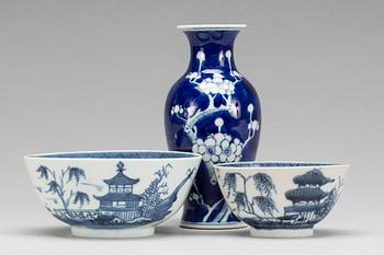 SKÅLAR, 2 st samt VAS, Kina, Jiaqing (1796-1820) och Guanxu (1875-1908).