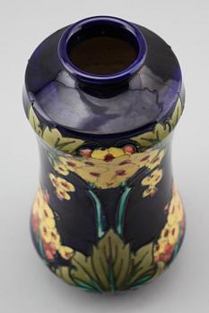 VAS, keramik, Minton, England, omkring år 1900.
