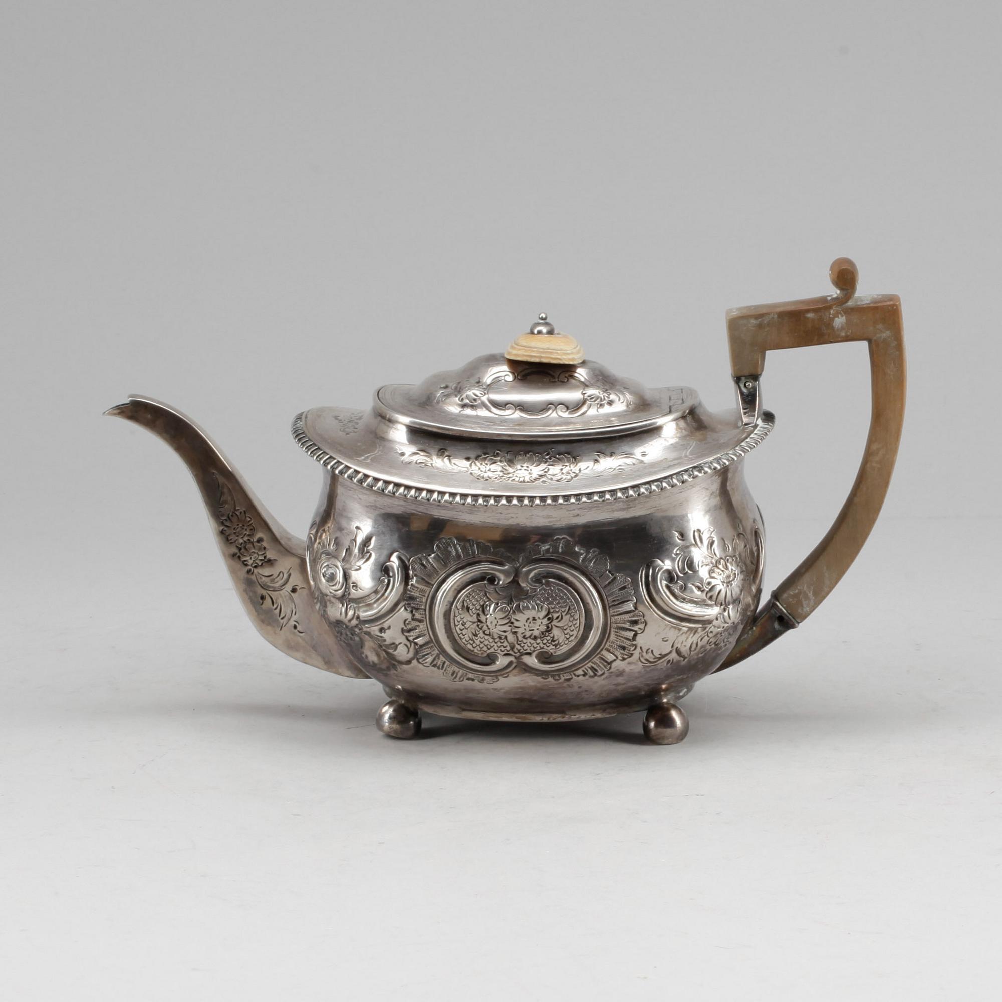 TÉKANNA, silver, Rebecca Emes & Edward Barnard, London 1810. Vikt ca 493 gram.