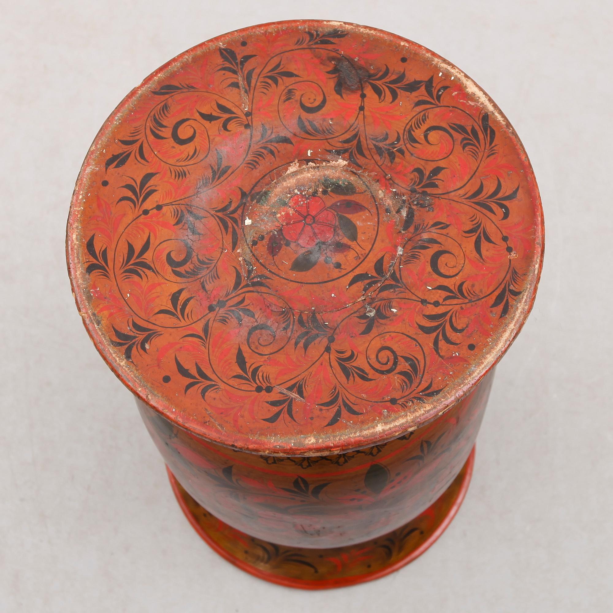 BORD, målad asp, Ryssland, 1800-/1900-tal.