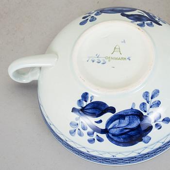 MATSERVIS, 69 delar, fajans, Aluminia, "Tranquebar", Danmark 1900-tal.