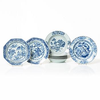 A set of eight Chinese export porcelain deep plates, Qing dynasty, Qianlong (1736-95).