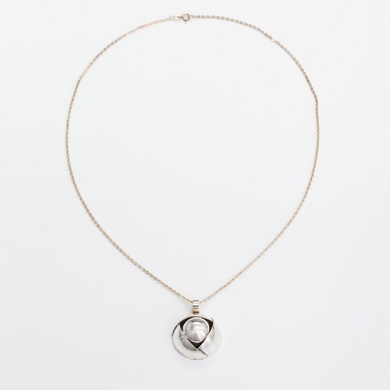 Elis Kauppi, Halsband, sterlingsilver. Kupittaan kulta, Åbo.
