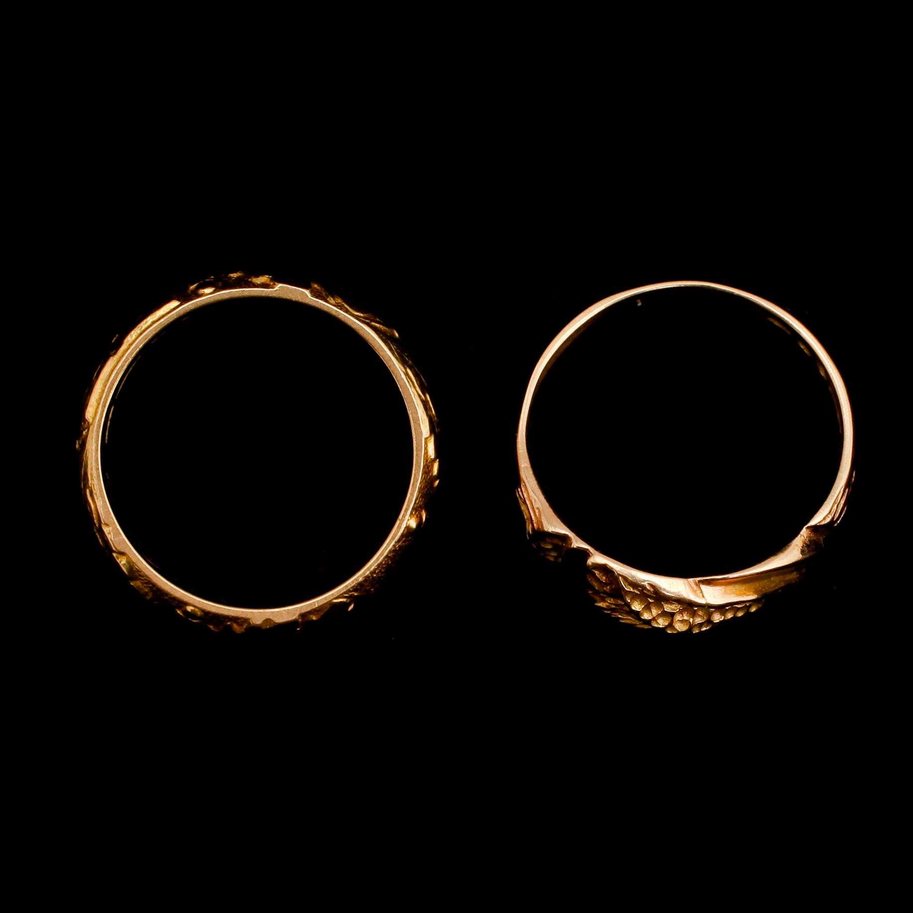 RINGAR, 2 st, 18 k guld. Vikt ca 9 g.