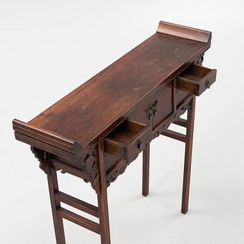 A Chinese altar table, late Qing dynasty/early 20th century.