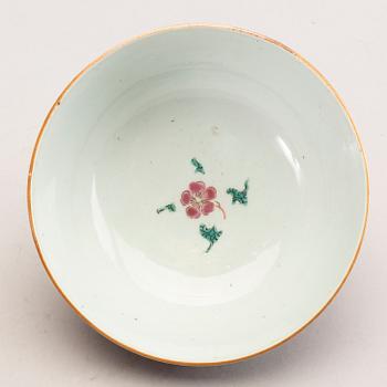 A famille rose bowl, Qing dynasty,  Qianlong (1736-95).