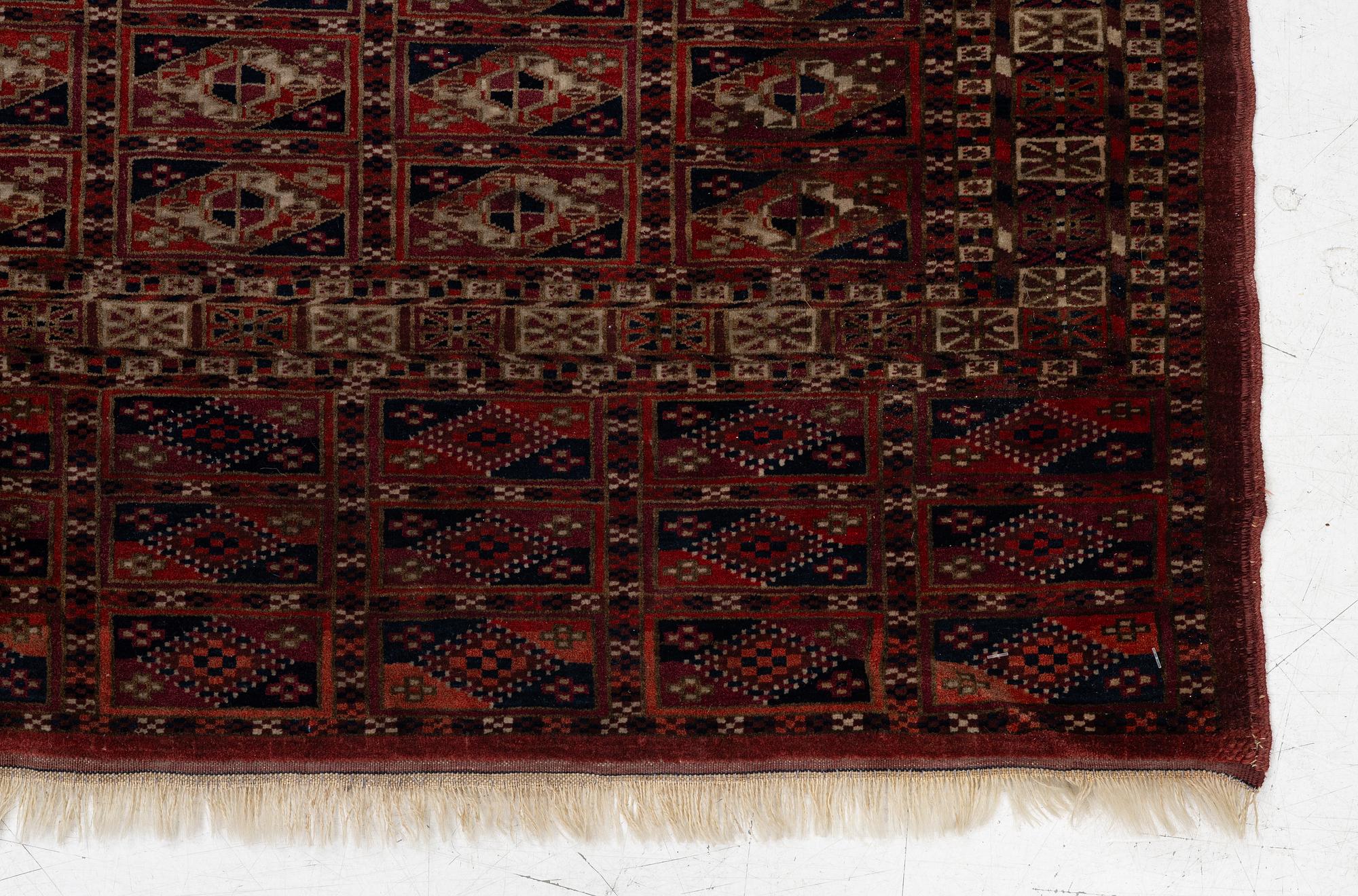 Chuval  Turkmen, antik, ca 128 x 72 cm.
