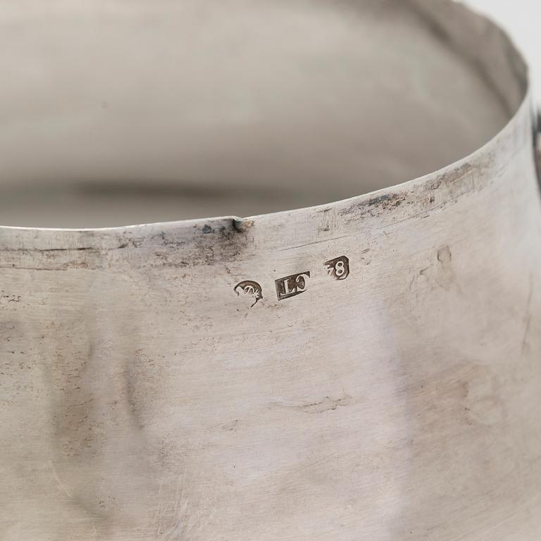 Carl Johan Tegelsten, A pair of Neo-Rococo silver champagne coolers/ vases, maker's mark of Carl Johan Tegelsten, Saint Petersburg 1849.