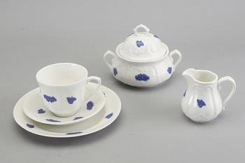 Servis 44 dlr "Blå Blom" Gustavsberg 1900-talets andra hälft porslin.