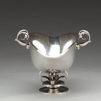 Georg Jensen, såsskål med sked, Köpenhamn 1915-21, 830/1000 silver. Design nr 233 och 141,