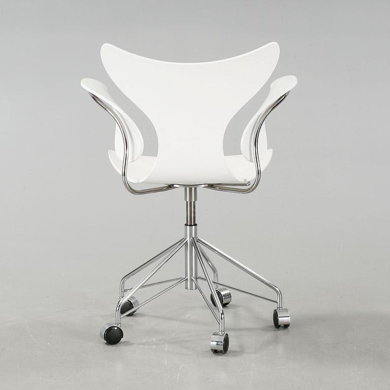 A "Måsen" office chair, designed by Arne Jacobsen for Fritz Hansen, made 2008.