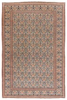 371. An antique /semi-antique Tabriz carpet, ca 311-315 x 206 cm.