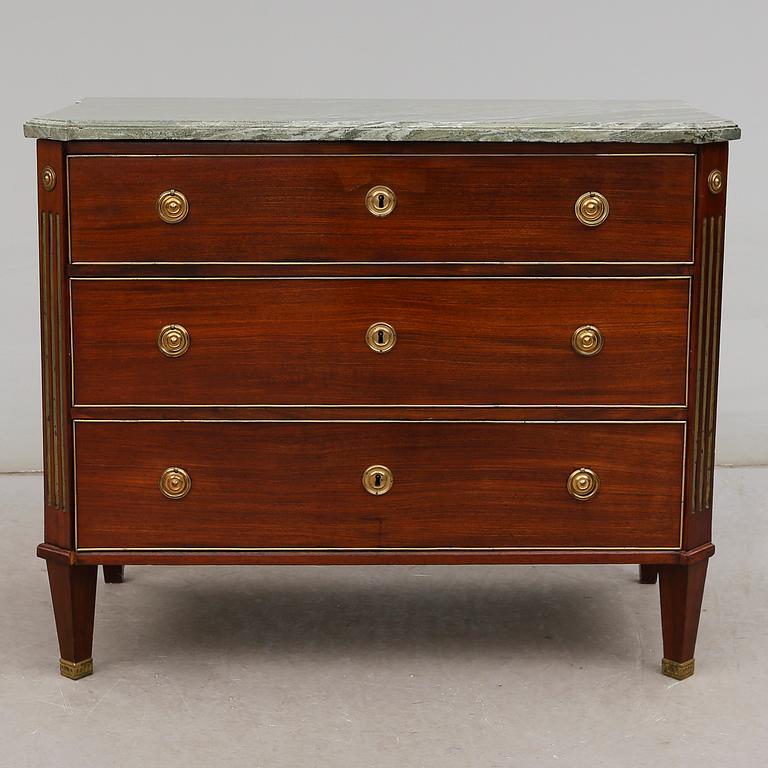 BYRÅ, sengustaviansk, tidigt 1800-tal.