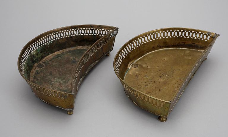 SPOTTKOPPAR, 2 st, mässing, empire, 1800-talets första hälft.